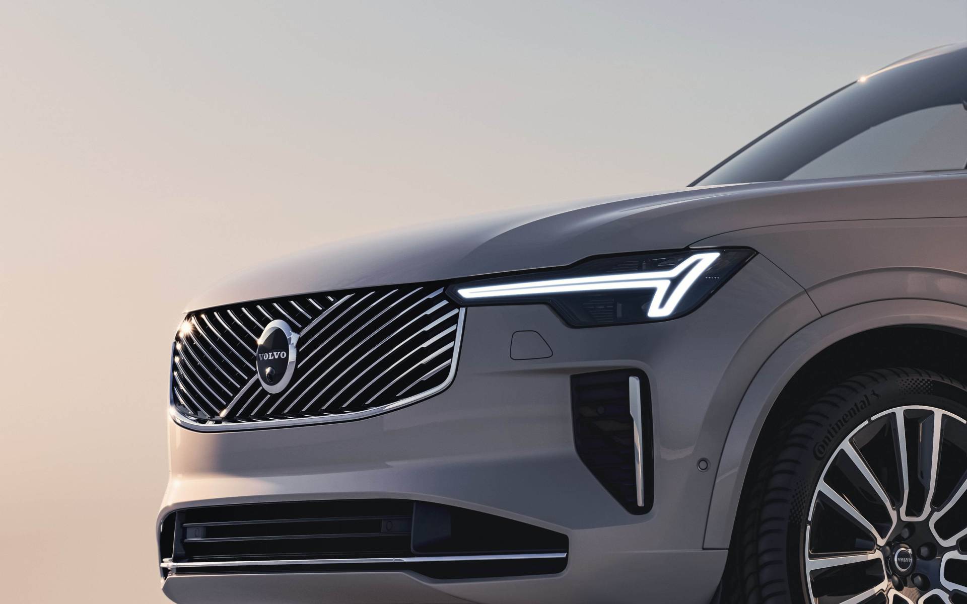  So Sánh Volvo XC60 2025 và XC60 Facelift 2026