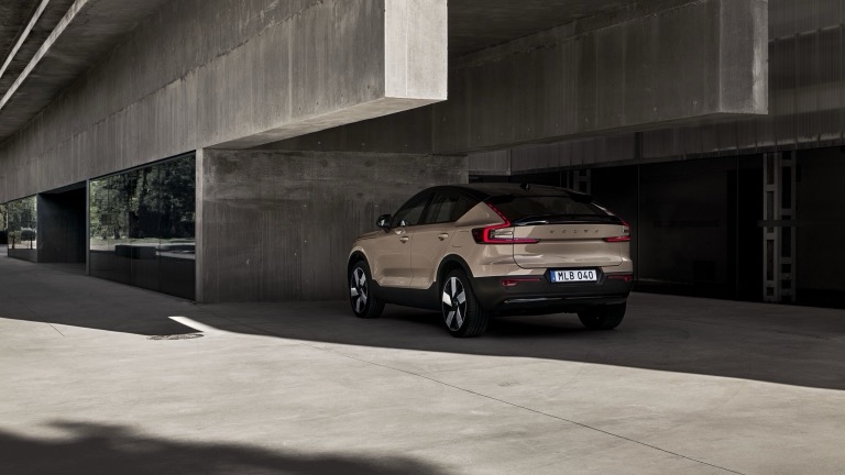 Khám Phá Giá Xe Điện Volvo EC40 2026 - Xu hướng mới trong làng xe hơi xanh